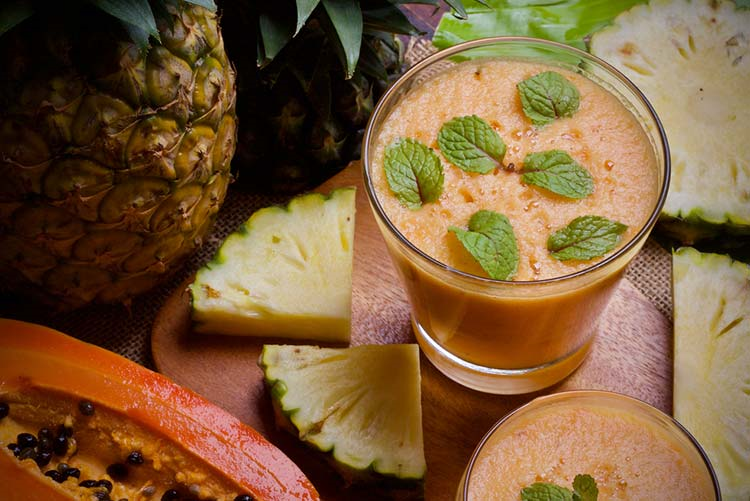 Papaya and pineapple smoothie!