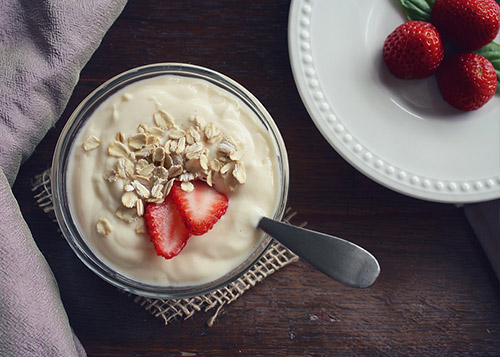 Strawberry and oatmeal yoghurt