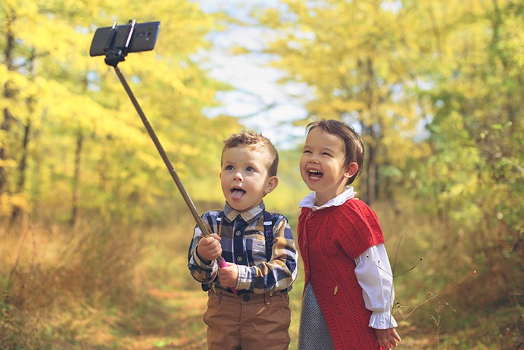 Two kids clicking a selfie.