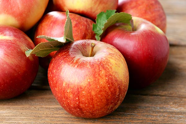 Ripe apples placed next to each other.