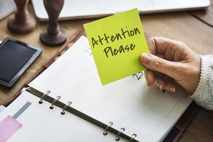 A post it with the message ‘Attention please’
