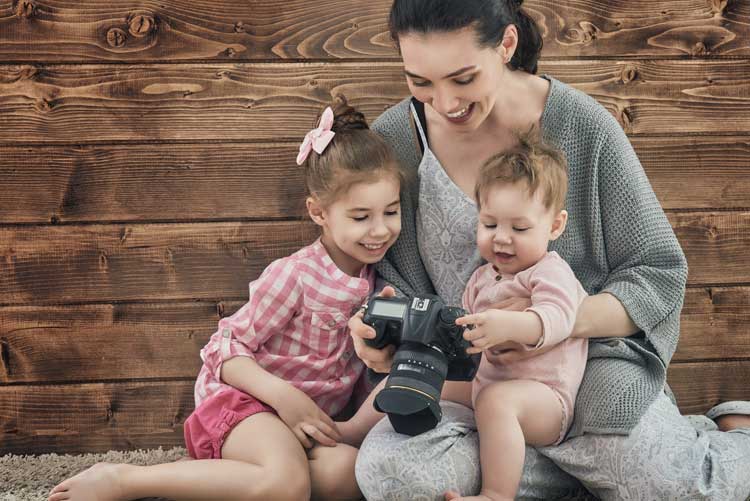 A mother shows her babies pictures from the photoshoot.